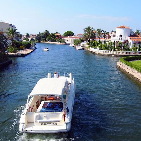 Holiday Home Requesens Canal Empuriabrava Exterior foto